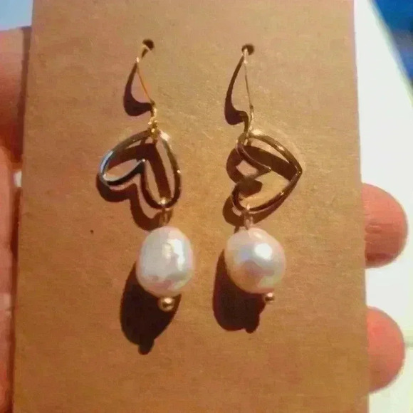 18kgold plated heart shaped and fresh water pearl earrings - Picture 6 of 6